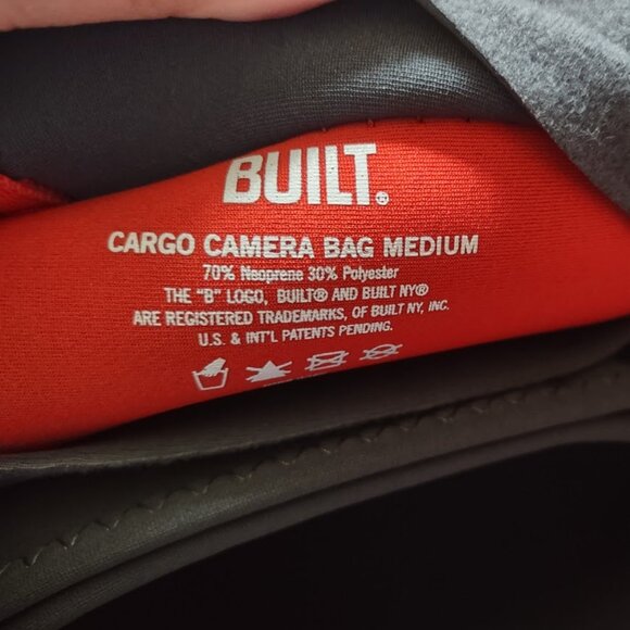 BUILT Cargo Red Crossbody Medium Neoprene Polyester Camera Bag NEW - Picture 4 of 5